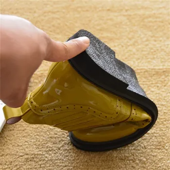 Patent Kožené Ploché Päty Chelsea Topánky Dámske Topánky 2020 Nové Nity Krátkej Trubice Na Jeden Členok Boot British Vyrezávané Lady Západnej Boot