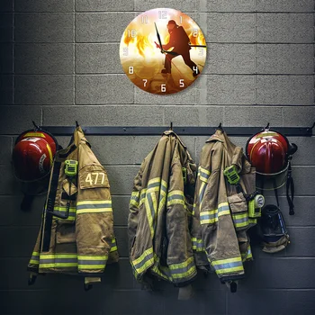 Hasič Likvidáciu Požiaru, Vlastné Hodiny Povinnosť Volania Hasiči V Plameňoch Personalizované Text Moderné Nástenné Hodiny Fire Dept Office Dekor
